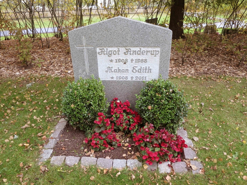 Grave number: HNB I     3