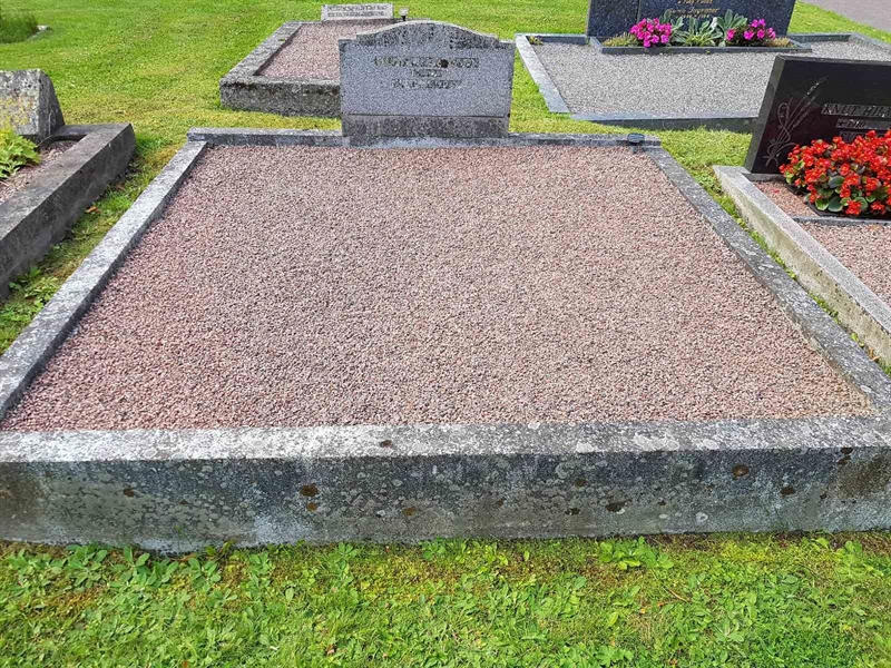 Grave number: 06 60242