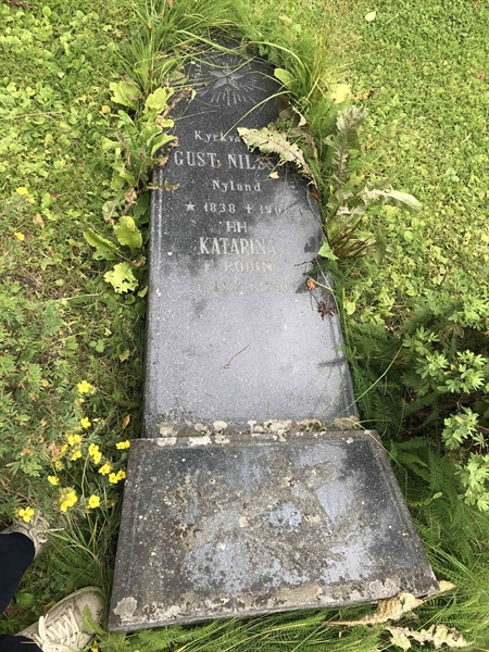 Grave number: UN E   178, 179