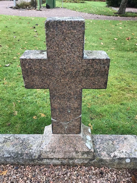 Grave number: LM 1 03  019