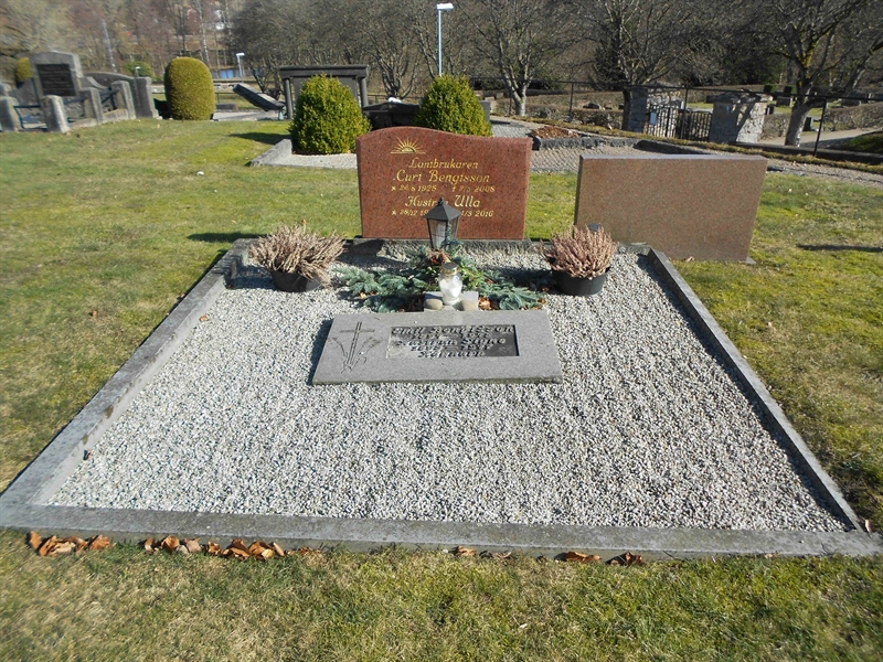 Grave number: NÅ G6    51, 52