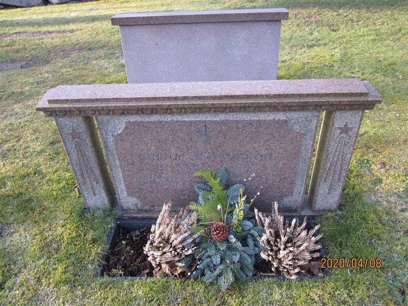 Grave number: 02 Q   26