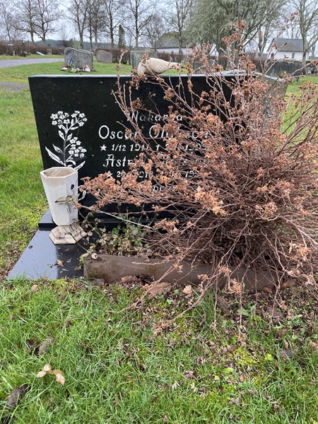 Grave number: Ärt 60 33    11+12