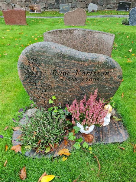 Grave number: K2 02   126, 127