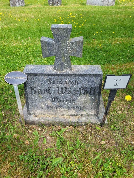 Grave number: kö 01 05   131