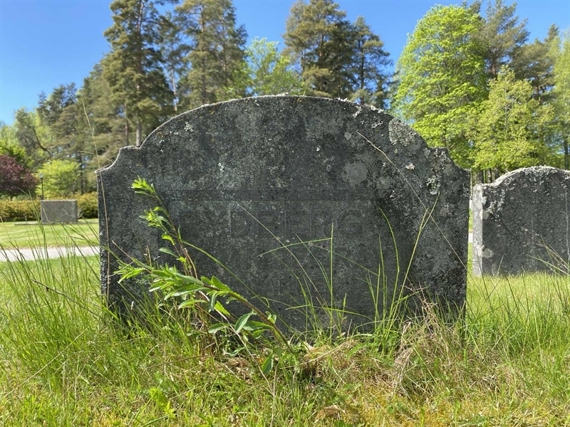 Grave number: 1 04 318, 319