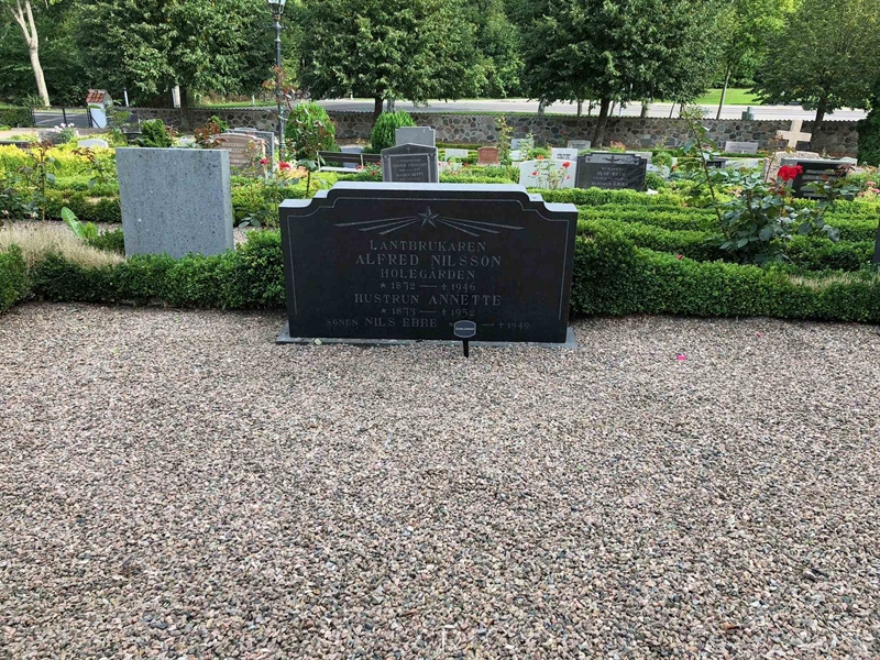 Grave number: Kå 10    11, 12, 13