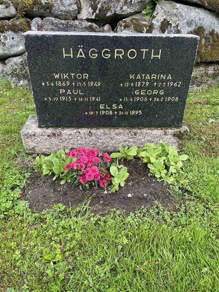 Grave number: N 4 4   694