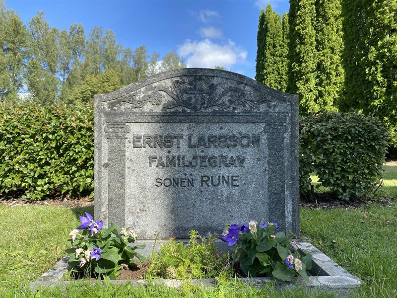 Grave number: 1 17 83, 84