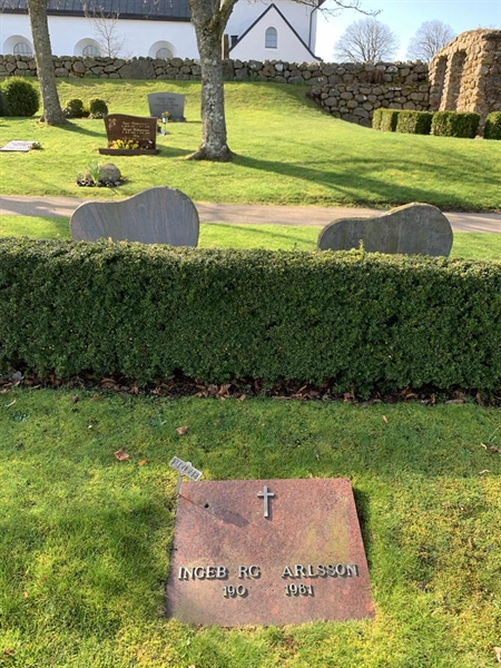 Grave number: SÖ L   217, 218