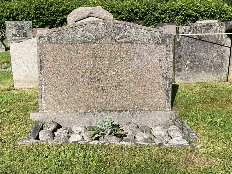 Grave number: 8 1 01   122-127