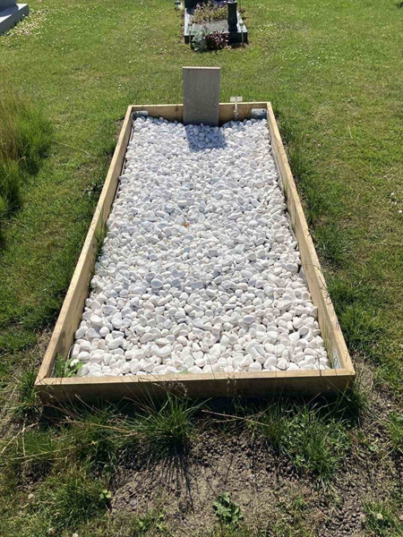 Grave number: R 05M 133