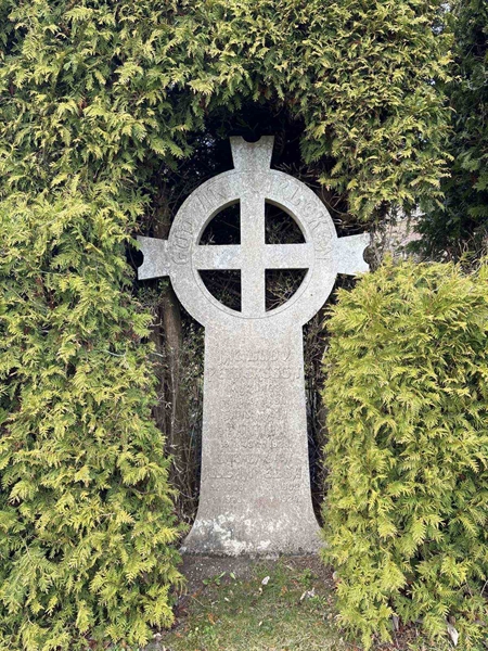 Gravnummer: LI     6