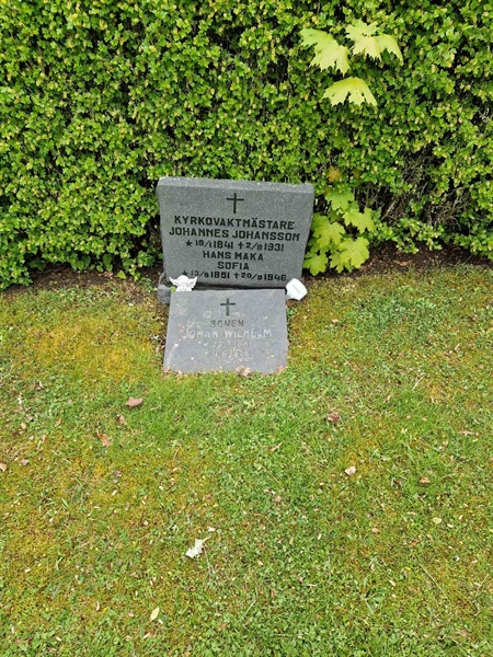 Grave number: 01 E   42