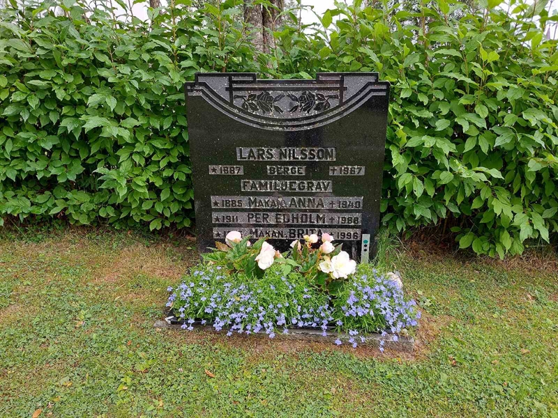 Grave number: K D    18