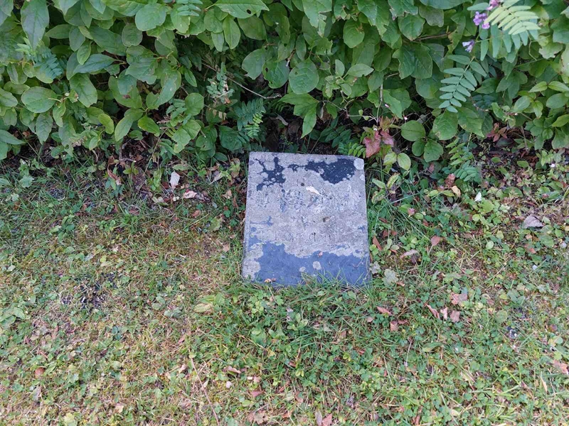 Grave number: K J    25, 26