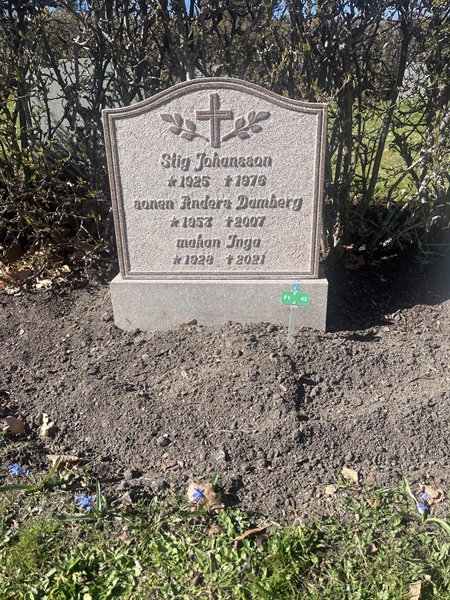 Grave number: 1 3 F1 42