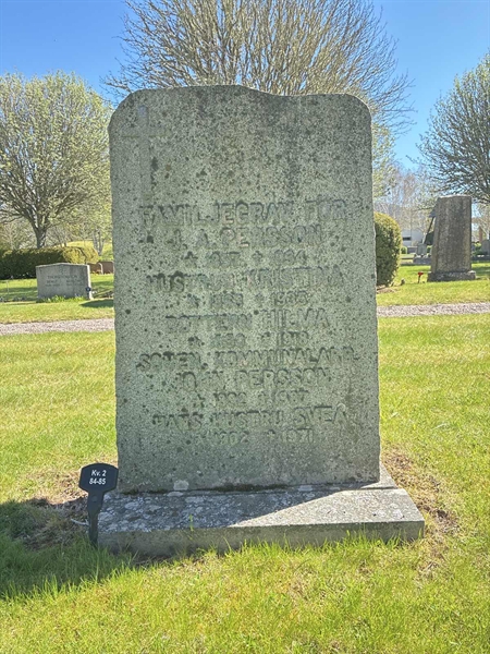 Grave number: 33 2    84-85