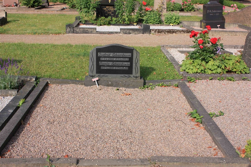 Grave number: Ö 03i   110, 111