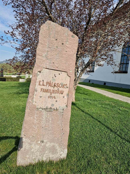 Grave number: 501 02 255-258