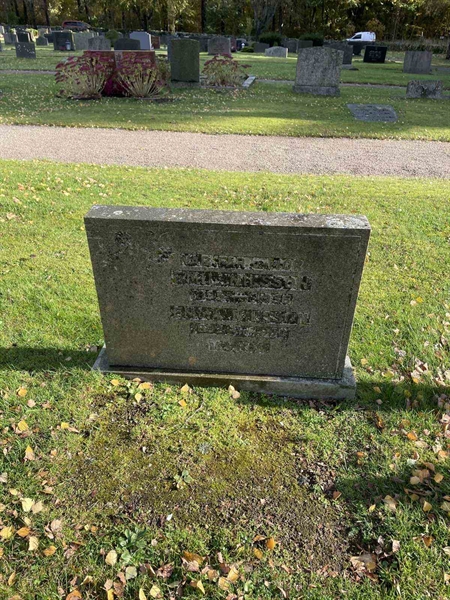 Grave number: VV 5   394, 395