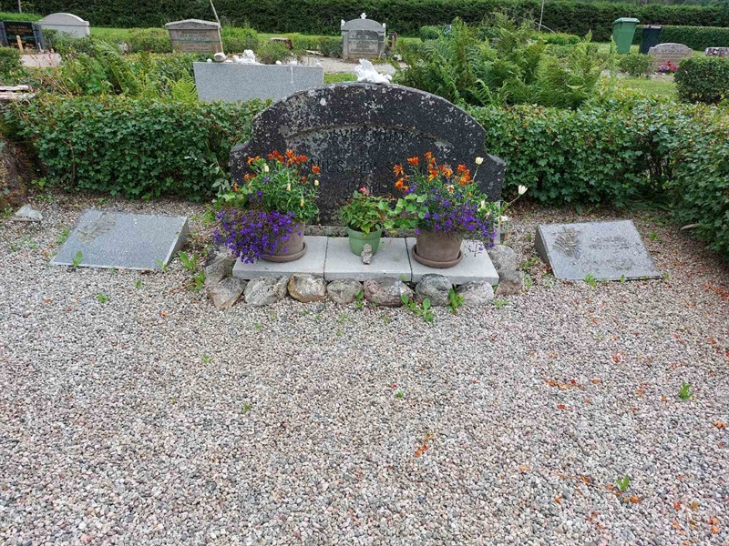 Grave number: FÖ 2    38