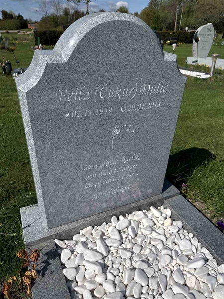 Grave number: R 05M 128