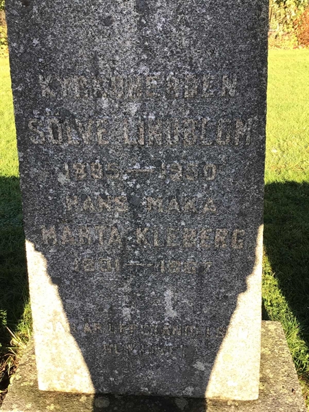 Grave number: LM 1 10  002