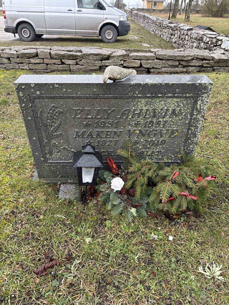 Grave number: Ar B 12