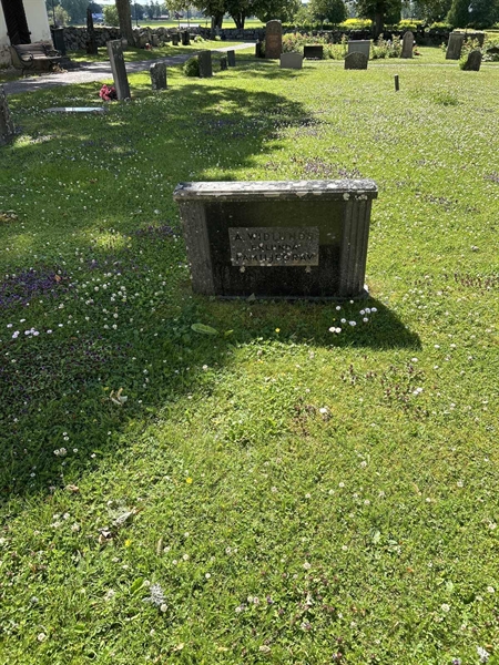 Grave number: 2 G  747-748