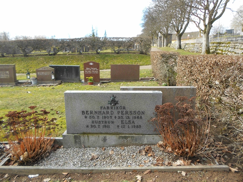 Grave number: NÅ M7    66, 67