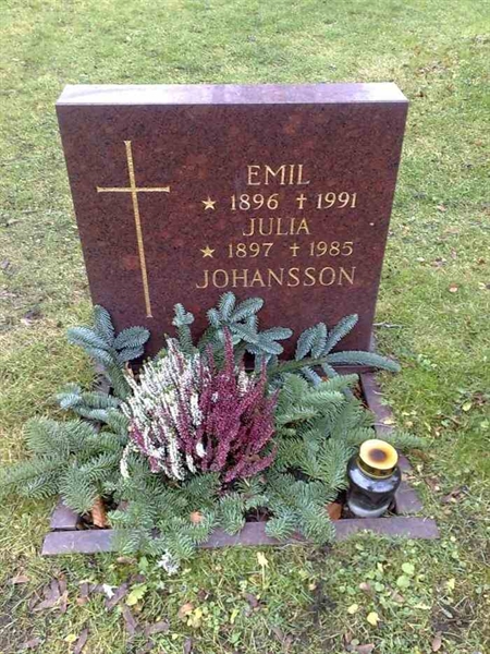 Grave number: SN E   560