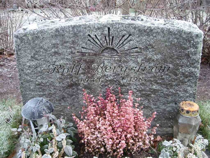 Grave number: KV 19   234
