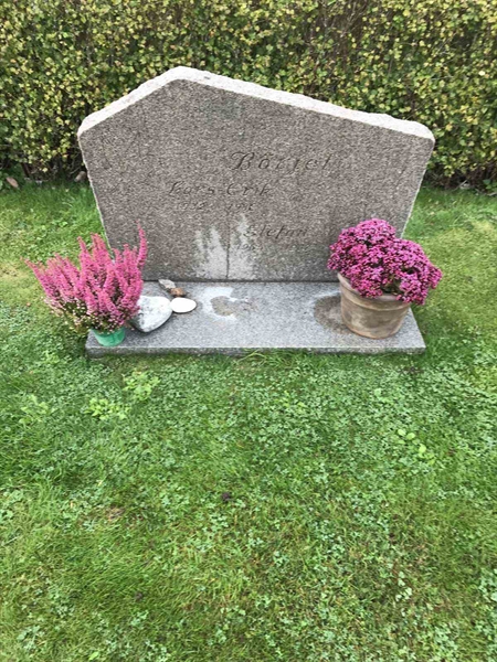 Grave number: B 03    19, 20, 21