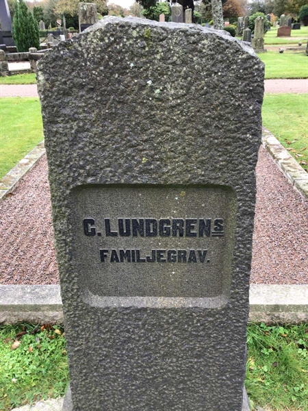 Grave number: LM 1 02  009