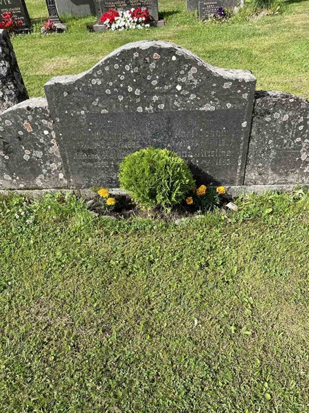 Grave number: N 4 1    47
