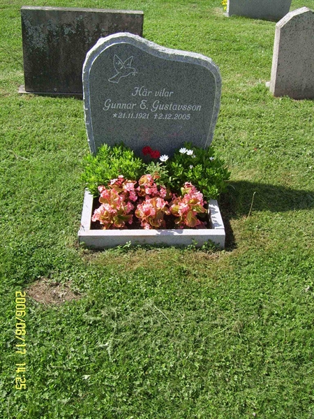 Grave number: F 04    49
