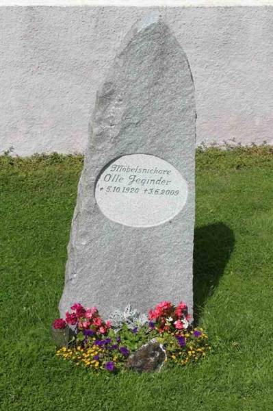 Grave number: F 04   159