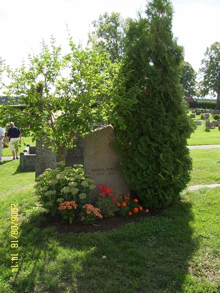 Grave number: F 05    46