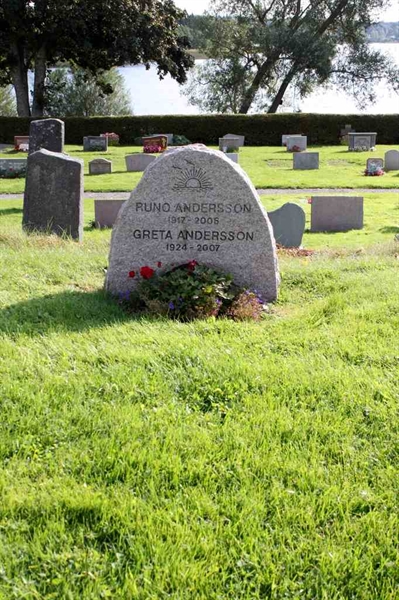 Grave number: F 05    27