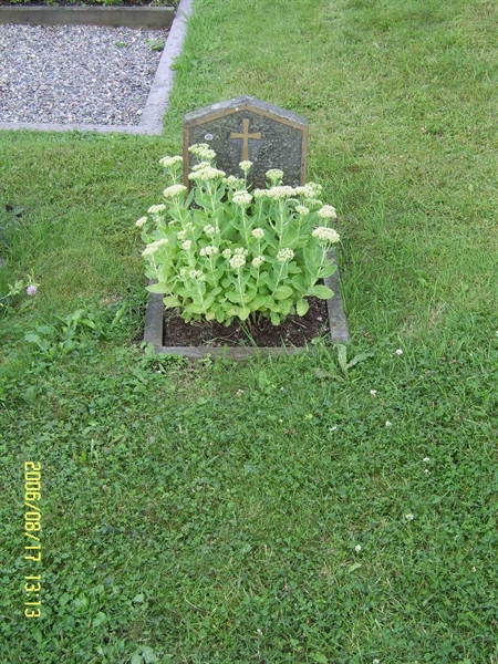 Grave number: F 03    33