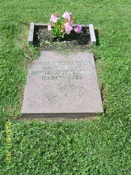 Grave number: F 01     9