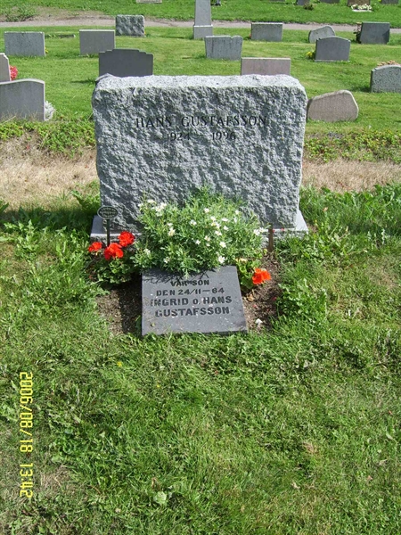 Grave number: F 05    12