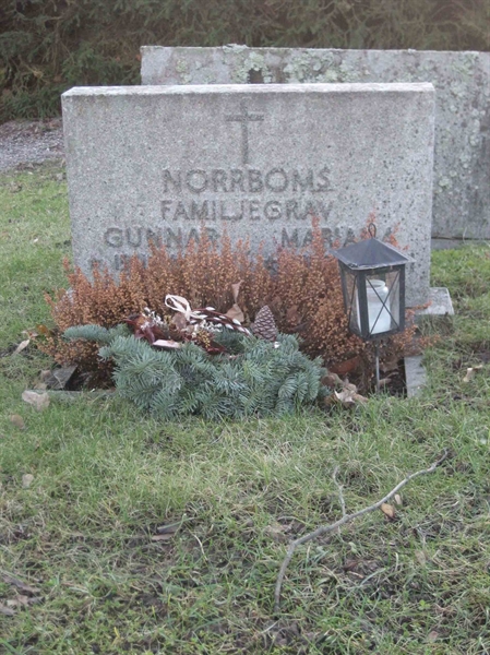 Grave number: F 18   205