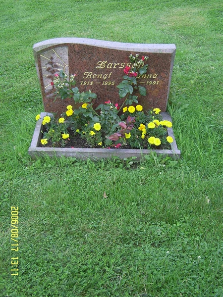 Grave number: F 03    22-23