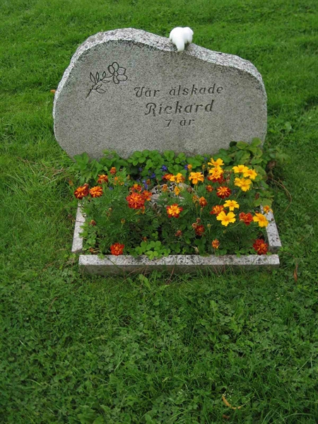 Grave number: F 10   203-204