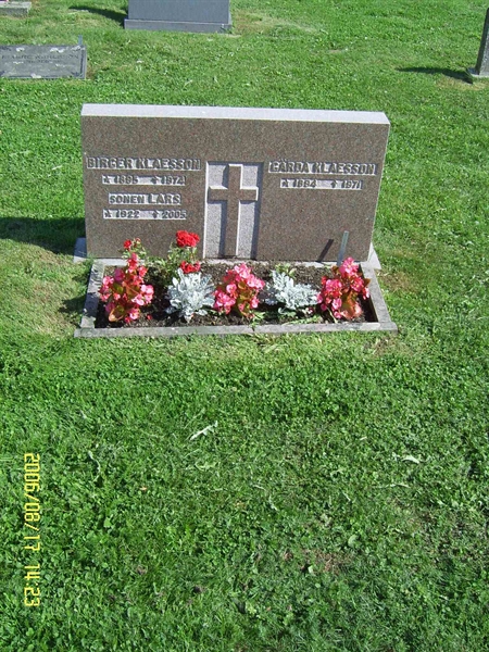 Grave number: F 04    33-34