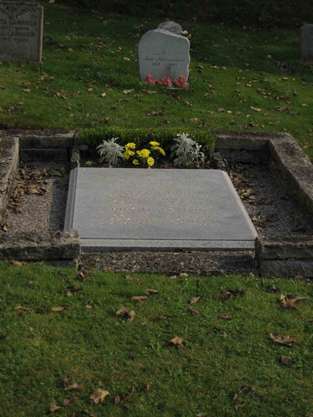 Grave number: K   124-125