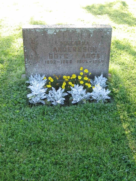 Grave number: F 18   199-200