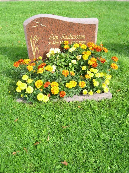 Grave number: F 14    17